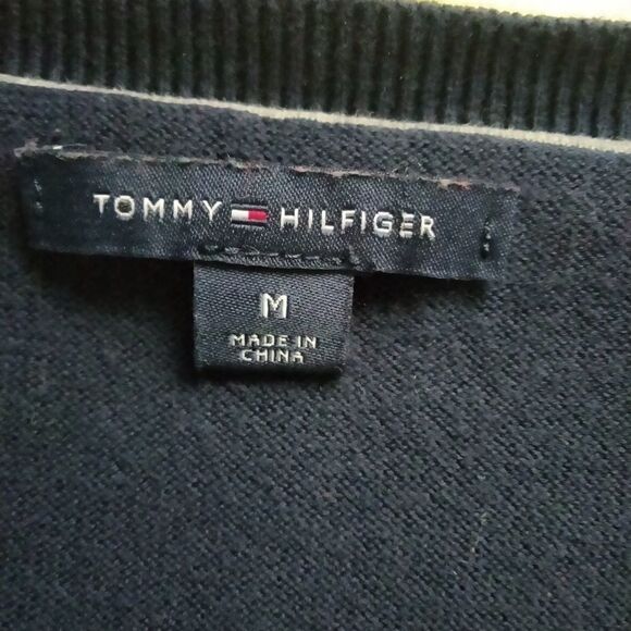 " Tommy Hilfiger" woman's sweater . - Picture 5 of 7